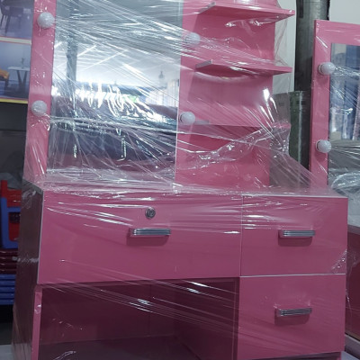 Bàn trang điểm ngồi bệt Juno sofa màu hồng ngang 80 cm x cao 110 cm x sâu 42 cm