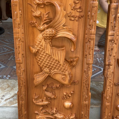 Tranh treo trạm khắc  lý ngư vọng nguyệt bằng gỗ gõ kt 41×117×4cm 