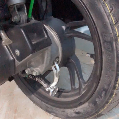 Càng thắng CNC nhôm cong tặng kèm lò xo 304 gắn xe máy Rizoma