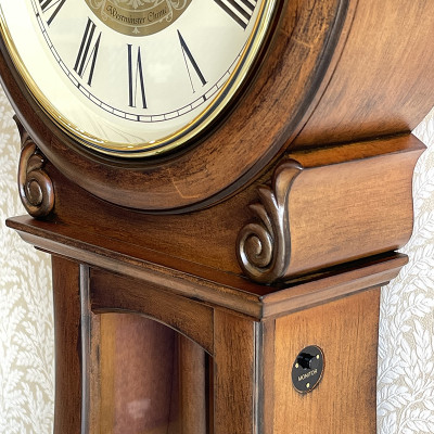 Đồng hồ treo tường Nhật Bản Rhythm CMJ529NR06 Kt 26.3 x 85.5 x 10.1cm, 3.85kg. Vỏ gỗ. Dùng Pin.