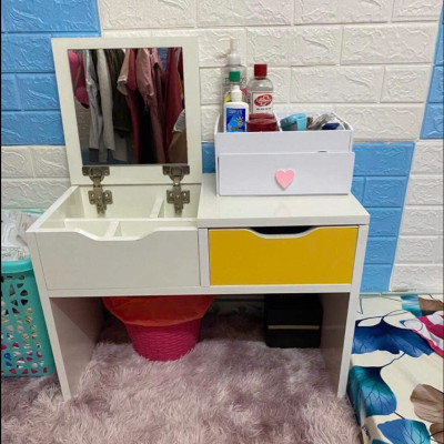 Bàn trang điểm thông minh gương gập dành cho những cô nàng bận rộn ( mẫu bệt)