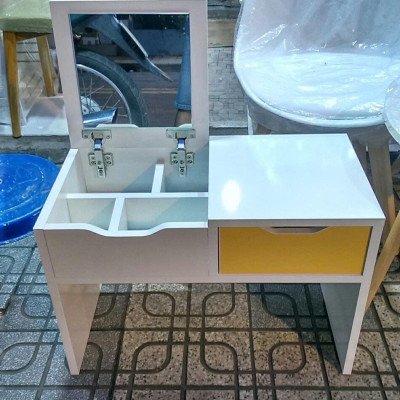 Bàn trang điểm thông minh gương gập dành cho những cô nàng bận rộn ( mẫu bệt)