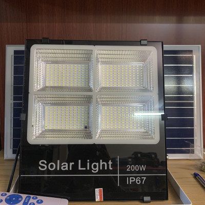 Đèn pha năng lượng mặt trời Solar light 4 khoang công suất 200W- Mẫu mới 2021 