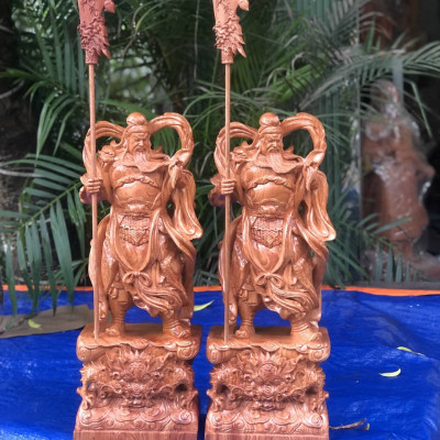 Tượng quan công cầm đao trấn ải đứng trên đầu hổ phù kt cao 70×26×16cm