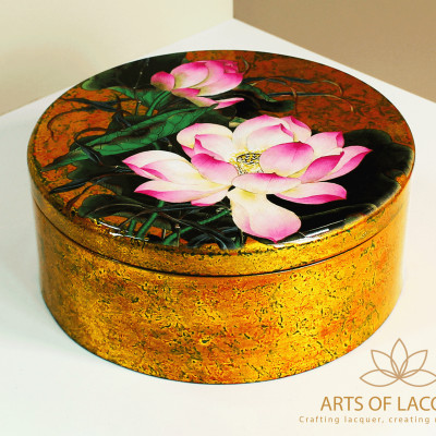 Hộp Tròn Sơn Mài Hoa Sen Hồng Dát Vàng