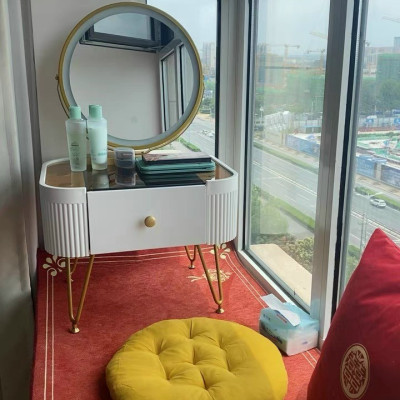 Bàn trang điểm bệt SoKool Juno sofa