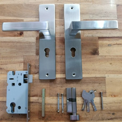 KHÓA CỬA NẸP VICKINI 32012.001 MSB