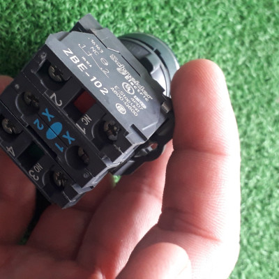 |Chính hãng| Nút nhấn XB5AW36M5 Schneider có đèn 220Vac màu xanh 1NO +1NC