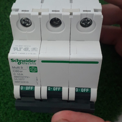 MCB M9F22310 Schneider dòng Multi9 C60SP, số cực 3P, dòng định mức 10A, C Curve, 10kA