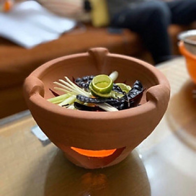 Bếp xông đốt bồ kết chanh sả tươi khử khuẩn không khí (Mầu đất ngẫu nhiên) - Bếp cối liền 22cm