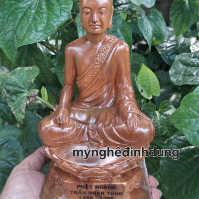 Tượng phật hoàng trần nhân tông bằng gỗ bách xanh thơm nức cao 20x11cm