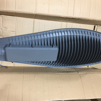 Đèn đường LED hình lá vỏ ghi xám công suất 150w