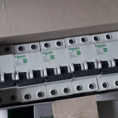| CHÍNH HÃNG | EZ9F34216 Schneider 2P 16A 4.5kA
