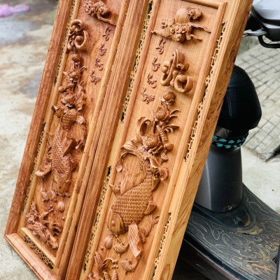Tranh điêu khắc lý ngư vọng nguyệt bằng gỗ hương đá kt 42×117×5cm