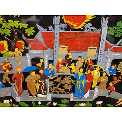 Tranh sơn mài khảm ốc – Hát quan họ hội làng Kinh Bắc