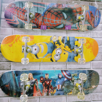 Ván trượt gỗ SKATEBOARD 4 bánh có in hình hoạt họa (Nhập khẩu Đài Loan) - Chịu Tải Trọng Đến 120Kg