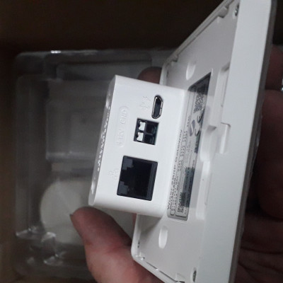 Bộ Điều khiển kết nối trung tâm CCT501400 Schneider Wiser ZigBee IP Gateway, RJ45/WiFi