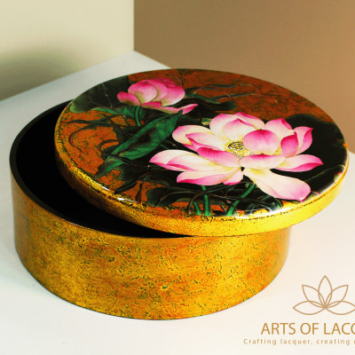 Hộp Tròn Sơn Mài Hoa Sen Hồng Dát Vàng