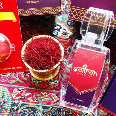 Set quà Nhụy Hoa Nghệ Tây Saffron SALAM 3Gr tặng Salam 1gr và Trà Dưỡng Nhan Saffron Tea