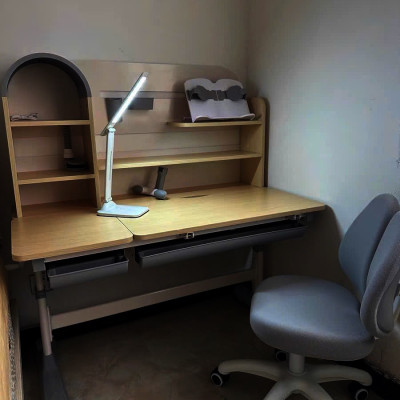 Bàn học sinh thông minh đa năng, nâng hạ tay quay, điều chỉnh góc nghiêng, chống cận Juno sofa CTIRS110 ngang 110cm