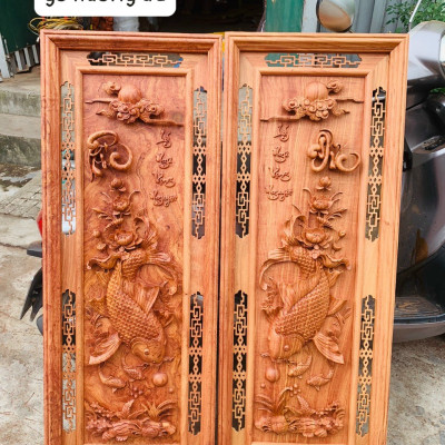 Tranh điêu khắc lý ngư vọng nguyệt bằng gỗ hương đá kt 42×117×5cm