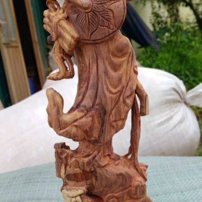 Tượng đạt ma sư tổ bằng gỗ sưa đỏ bắc kt 30×11×7cm 