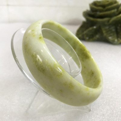 Vòng tay cẩm thạch nam màu vàng bản 2.2cm size 6.6cm cho người mệnh Thủy và Kim. VONGNGOCcom.6.6cm