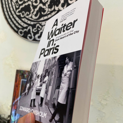 Sách - A Waiter in Paris: Adventures in the Dark Heart of the City by Edward Chisholm | Memoir
