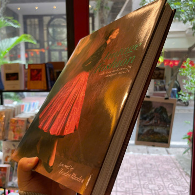 Sách - Vintage Fashion: Collecting & Wearing Designer Classics - Zandra Rhodes | Ngoại văn Bìa cứng