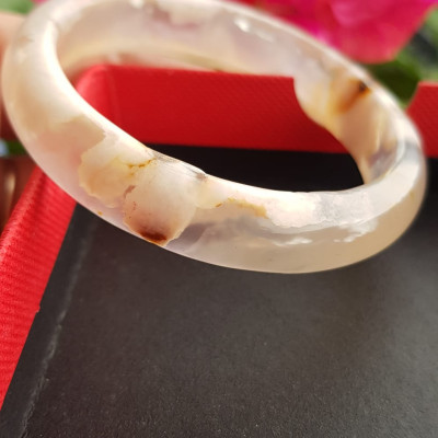 Vòng tay phong thuỷ Nữ Bản Hẹ Đá Mã Não trắng vàng nhẹ bông hoa bóng đẹp Vòng tay Nữ Ni 48mm x Cao 11mm x dầy 6mm Nữ tay nhỏ cân nặng 30kg - 45kg đeo đẹp ạ