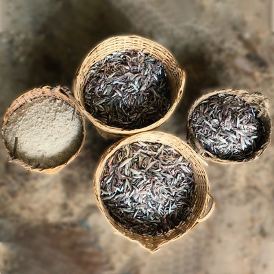 Đặc Sản Phan Thiết - NướC MắM Nhỉ Làng Chài Xưa Truyền Thống Nhãn Đỏ Thùng 6 Chai Thủy Tinh 500Ml Cốt Nhỉ Đặc Biệt Vị Đậm Đà Gu Ông Bà Xưa Nước Mắm Nguyên Chất Sạch Nước Mắm Nhĩ Từ Thùng Lều Gỗ 100% Cá Cơm Tươi Muối Tinh Khiết Không Chất Bảo Quản