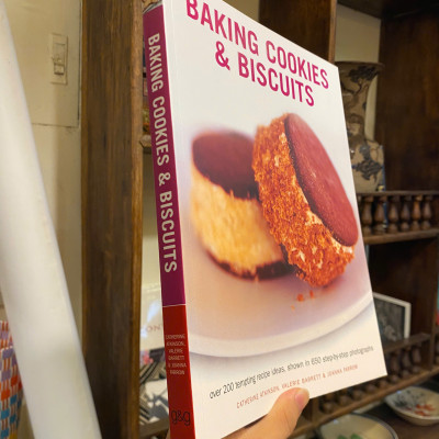 Sách - Baking Cookies & Biscuits by Catherine Atkinson - Dạy nấu ăn tiếng Anh/Cookbook in English