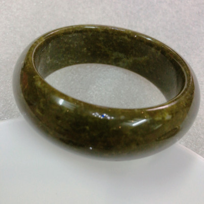 Vòng tay đá cẩm thạch ngọc tự nhiên xanh rêu 100%cho người mệnh Hỏa và Mộc