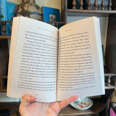 Sách - The Little Book of Ikigai: Live a happy and long life the Japanese way by Ken Mogi