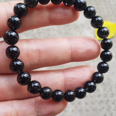 Vòng tay nữ thạch anh tóc đen dầy kín tự nhiên size hạt 8mm màu đen đậm bóng đẹp hợp mệnh thủy mệnh Mộc đeo đẹp may mắn hợp mệnh tuổi tốt sức khỏe công việc ạ