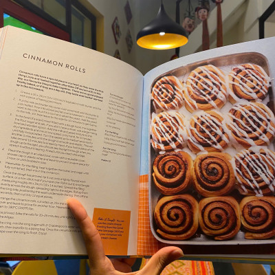 Sách - Simply Vegan Baking Taking the Fuss Out of Vegan Cakes, Cookies, Breads, and Desserts by Freya Cox