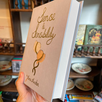 Sách - Sense and Sensibility by Jane Austen | Classic Romance Novel / Ngoại văn Kinh điển - Bìa cứng