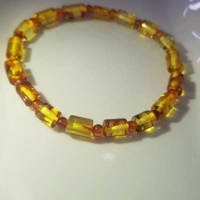 Vòng tay đá Hổ Phách Lu Kiểu SỊN tự nhiên Rẻ Đẹp Màu Vàng Anh Đậm nhạt 6mm  Nữ người lớn và bé nhỏ đeo rất xinh đẹp sang tốt sức khỏe không đá nào sánh kịp  Đá hổ phách không chỉ quý Chuẩn tốt hợp mệnh Thổ, mệnh Kim, mệnh Thủy may mắn tài lộc ạ