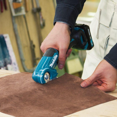 MÁY CẮT ĐA NĂNG PIN 12V/1.5AH MAKITA CP100DSY (01 SẠC NHANH – 01 PIN 12V/ 1.5A) - HÀNG CHÍNH HÃNG