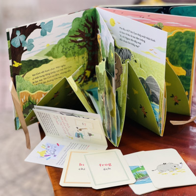 (Tặng kèm 10 thẻ từ vựng song ngữ - Pop-up dựng hình in màu toàn bộ) VOI CON TÌM MẸ - Minh Trang, Hương Anh, Bảo Bình – Nhã Nam