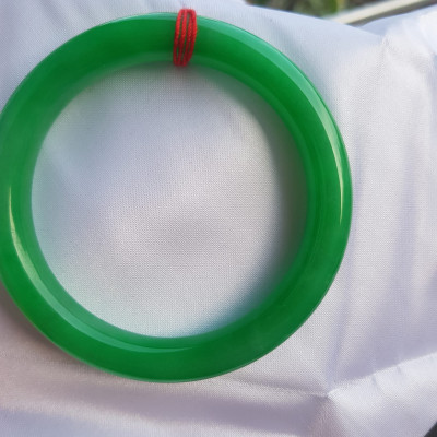 Vòng cẩm thạch Lý Đẹp AAA Sao 53mm x cọng to dầy 8,8mm  Màu xanh lá tươi bóng đẹp  Nữ mệnh Mộc mệnh Hỏa 52kg - 62kg đeo ạ