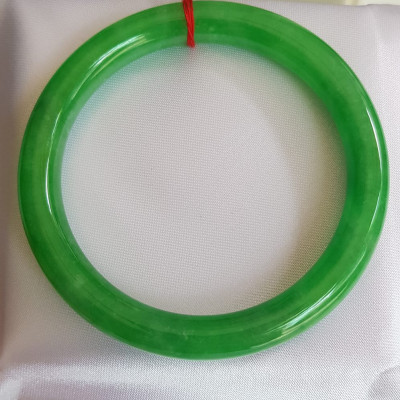 Vòng tay đá cẩm thạch tự nhiên Ngọc Đậu Lý A 54mm x cọng 8mm Màu Xanh Lý Đậu nhẹ tươi bóng mượt đẹp Nữ 53kg - 60kg đeo mệnh Mộc mệnh Hỏa mệnh Thủy ạ