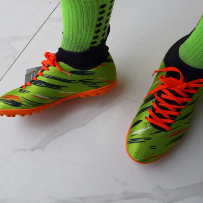 GIÀY ĐÁ BÓNG SÂN CỎ NHÂN TẠO CỔ THUN HOẠ TIẾT SAO BĂNG LẠ MẮT ( GIÀY ĐÃ ĐƯỢC MAY TOÀN BỘ ĐẾ )