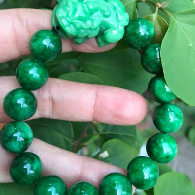 VÒNG TAY ĐÁ CẨM THẠCH TỲ HƯU  SIZE 12MM AC MỆNH MỘC HOẢ ĐEO  MÀU XANH CẨM THẠCH ĐẬM ĐẸP Ạ