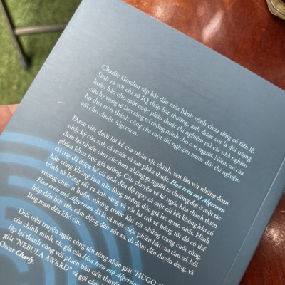 [giải NEBULA AWARD] HOA TRÊN MỘ ALGERNON - Daniel Keyes - Nhã Nam (tái bản 2022) (bìa mềm)