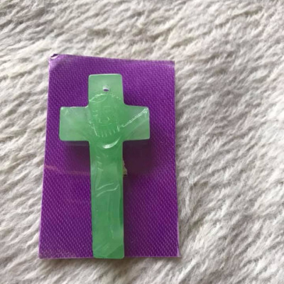 MẶT DÂY CHUYỀN THÁNH GIÁ CHÚA GIÊ SU  ĐÁ CẨM THẠCH XANH TỰ NHIÊN  CAO 43mm NGANG 21mm SÂU 5mm