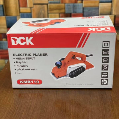 MÁY BÀO GỖ 840W DCK KMB110 - HÀNG CHÍNH HÃNG