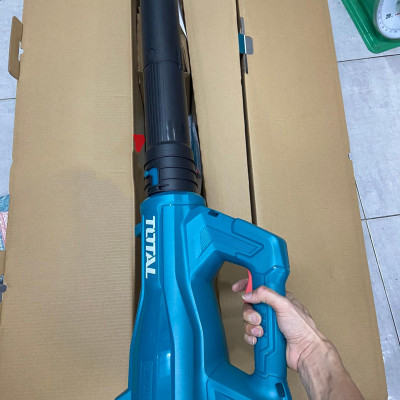 BỘ COMBO MÁY CẮT CỎ TGTLI20018 VÀ MÁY THỔI BỤI TABLI20323 DÙNG PIN 20V (2 pin 2.0Ah + sạc) TOTAL TOSLI23024 - HÀNG CHÍNH HÃNG