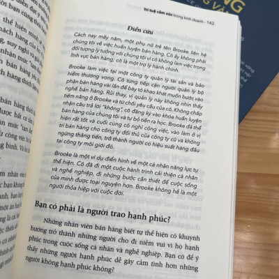 TRÍ TUỆ CẢM XÚC TRONG KINH DOANH - Colleen Stanley - First News– bìa mềm