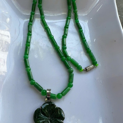 Bộ Dây Chuyền Trang Sức Sợi Trúc Kiểu Xanh Phối Mặt Bông Hoa Mai Đá Cẩm Thạch Tự Nhiên Xanh Ngọc Tự Nhiên Đậm Đẹp Nữ đeo lên cổ đẹp sang quà tặng Mẹ tặng vợ người thân ý nghĩa ạ